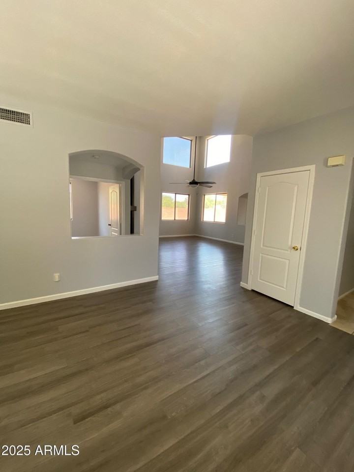 8402 S 48th Ln - Photo 4 of 12