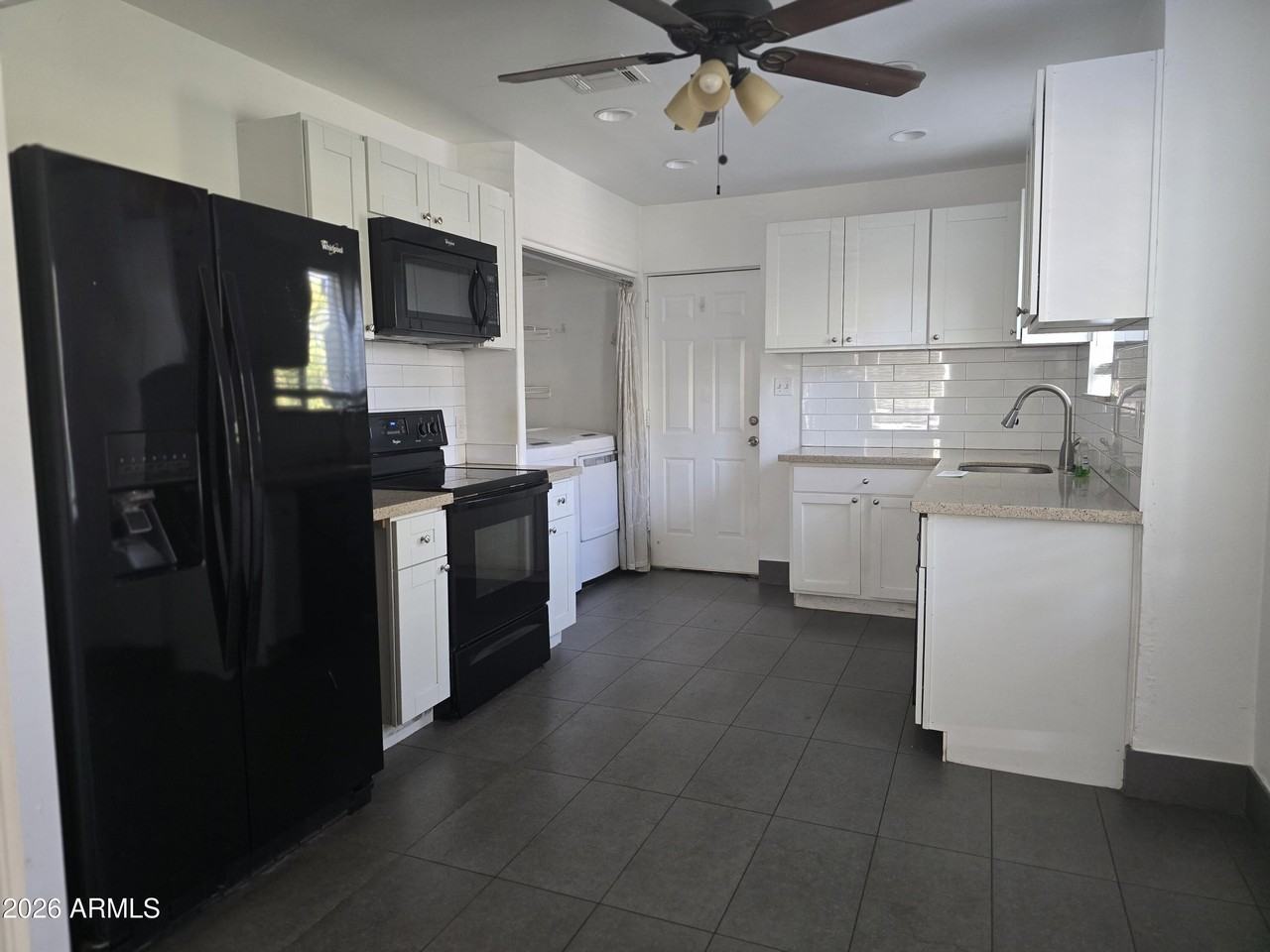 709 E Weldon Ave - Photo 2 of 6