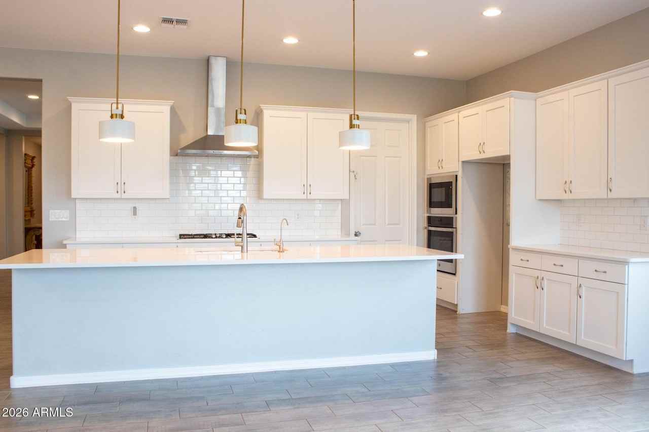 594 S 174th Ln - Photo 5 of 29