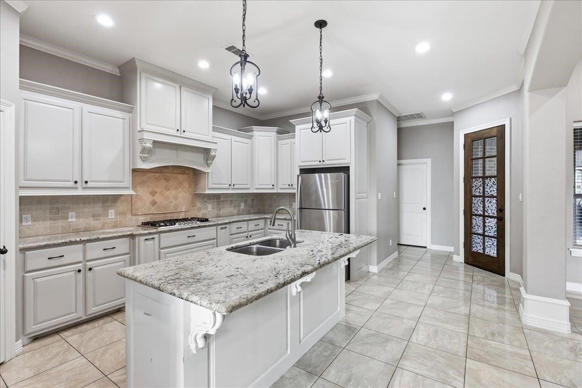 160 Colonial Estates Dr - Photo 4 of 16