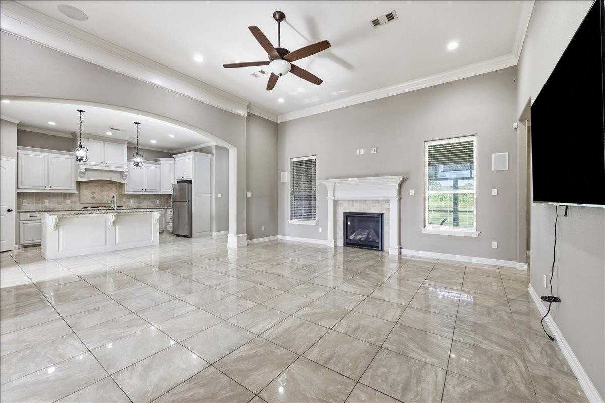 160 Colonial Estates Dr - Photo 6 of 16