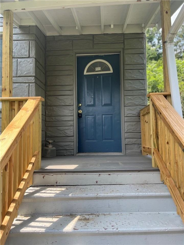 642 Stacia Dr - Photo 2 of 9