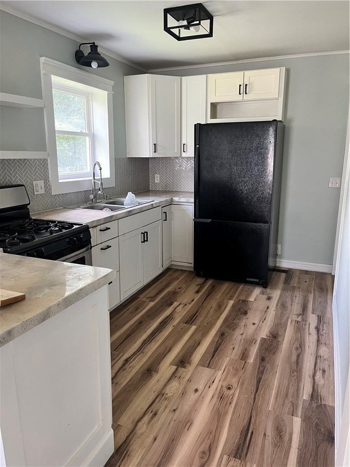 642 Stacia Dr - Photo 4 of 9