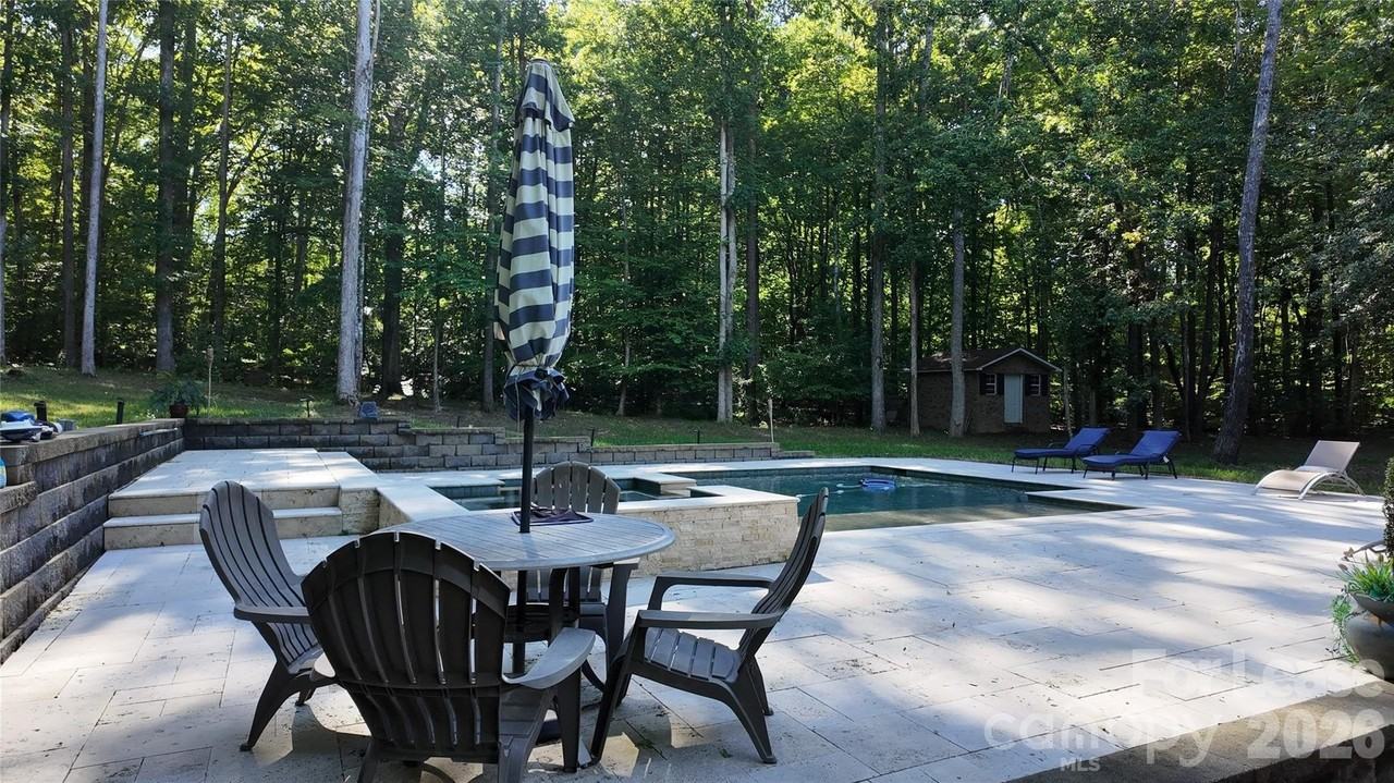 410 Farm Branch Dr - Photo 2 of 34