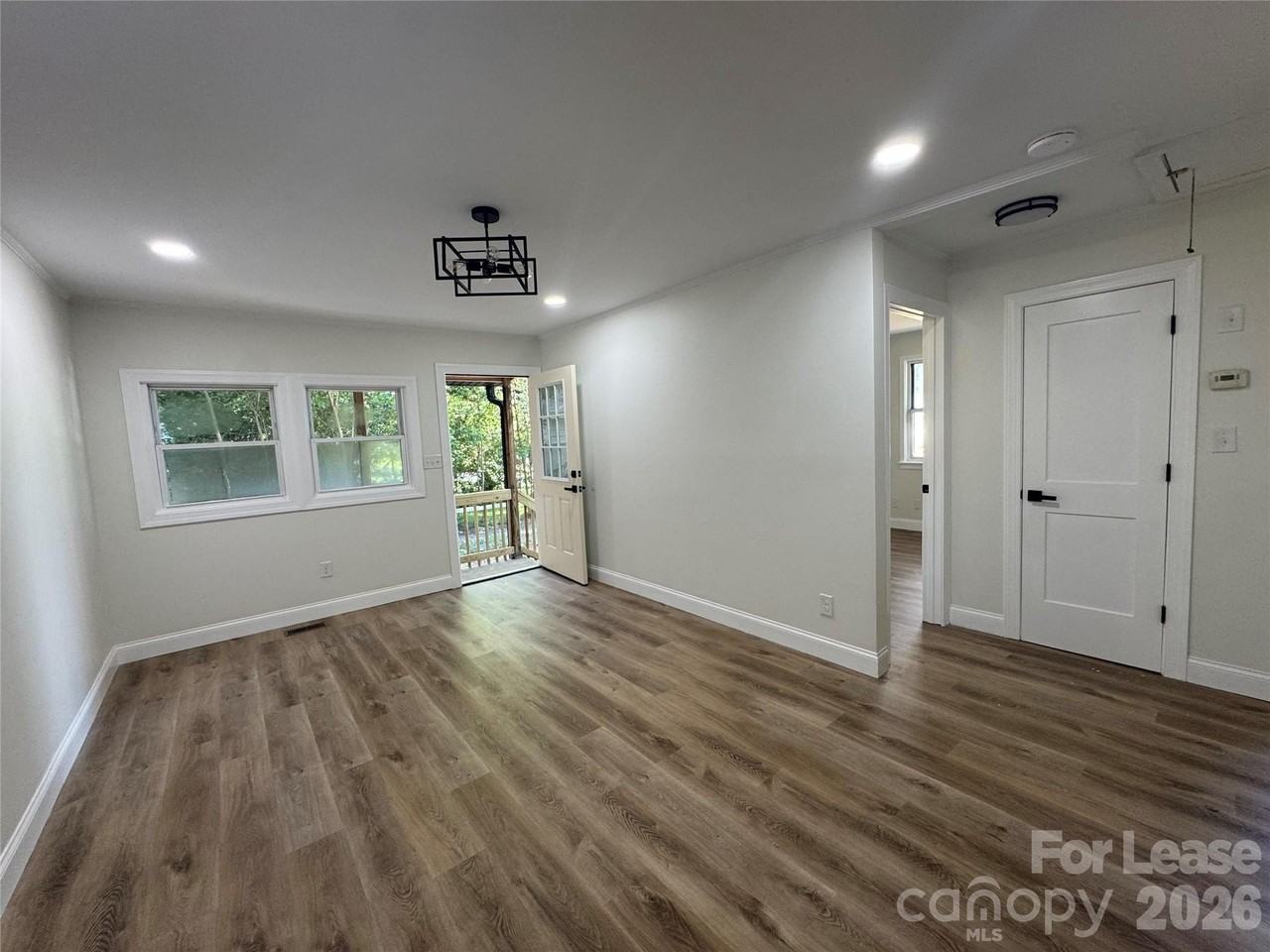 1802 Academy St - Photo 3 of 9