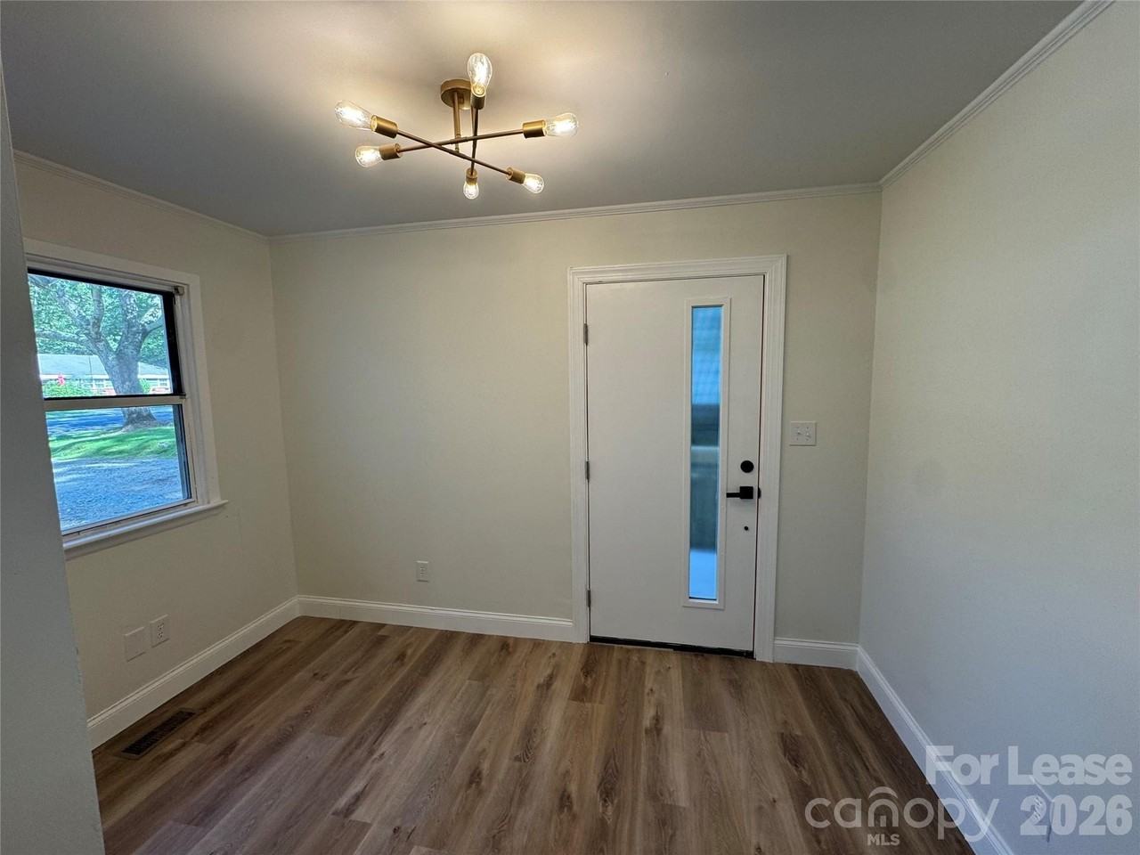 1802 Academy St - Photo 4 of 9