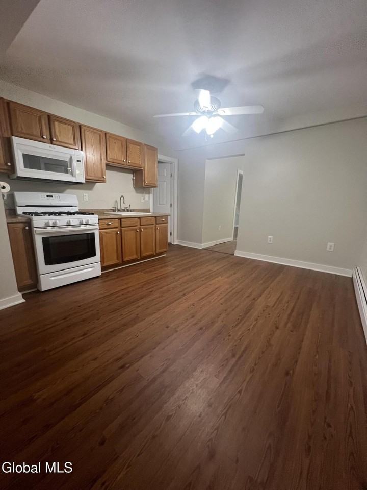 191 Elm St - Photo 4 of 10