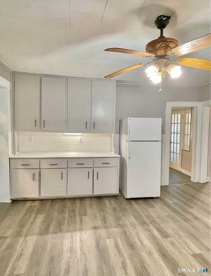 449 Wilson St - Photo 2 of 8