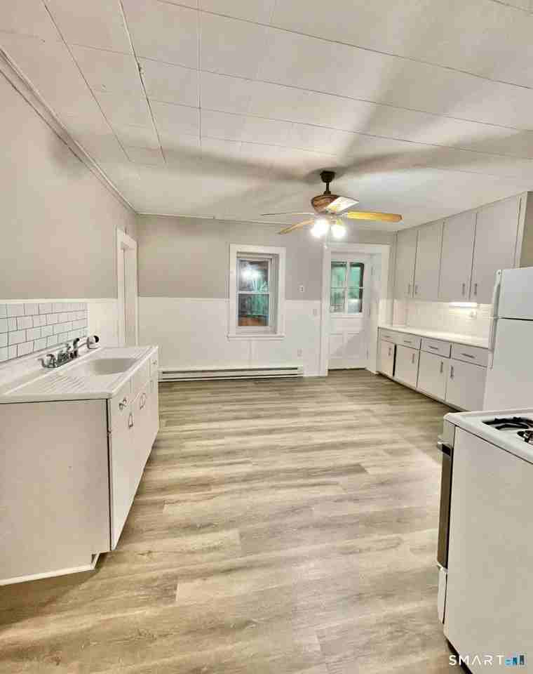 449 Wilson St - Photo 3 of 8