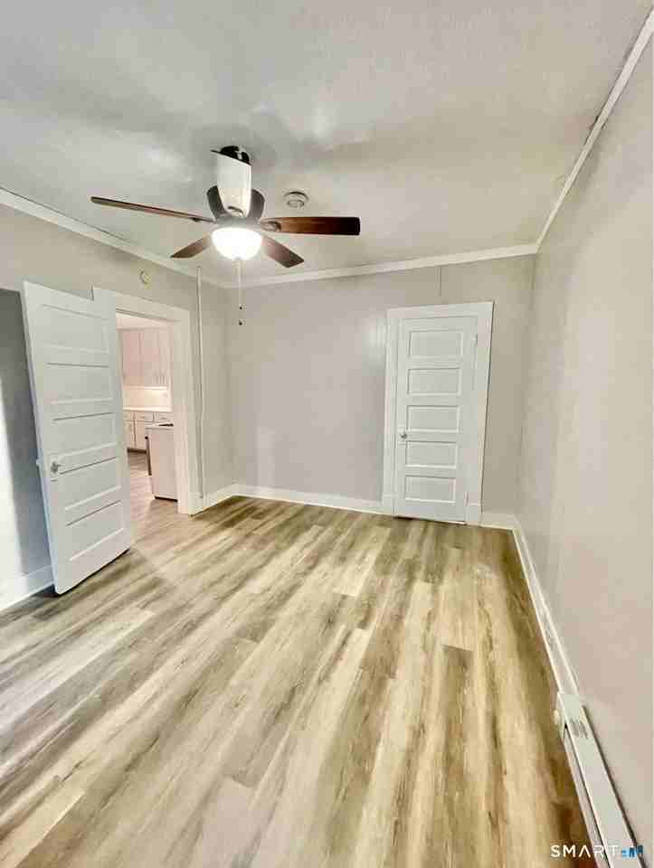 449 Wilson St - Photo 5 of 8