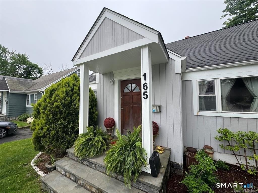 165 Greenfield Dr - Photo 2 of 33