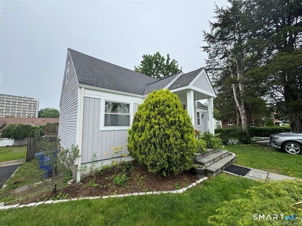 165 Greenfield Dr - Photo 5 of 33