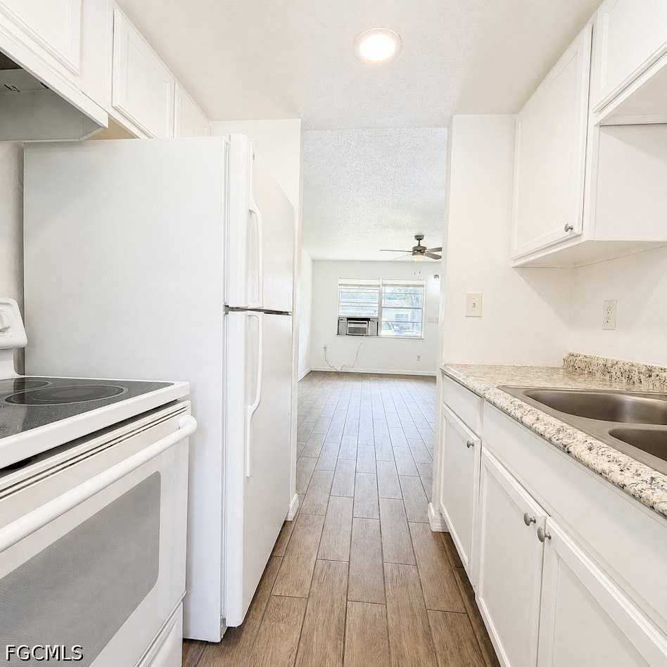 723 Burdick Ave - Photo 6 of 13