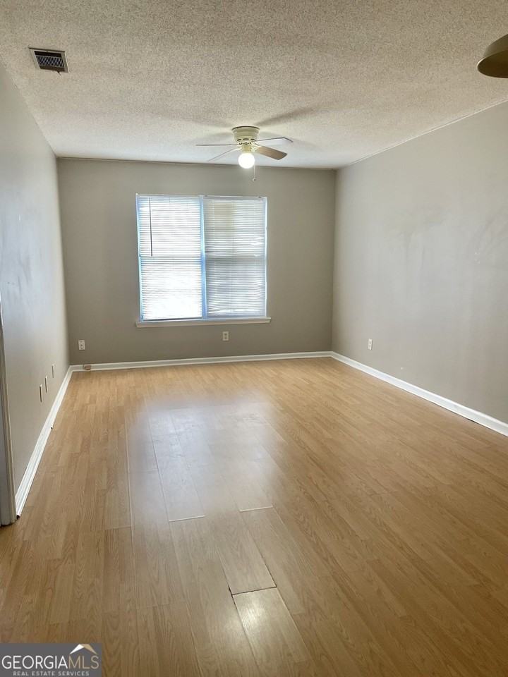Eagle Ct - Photo 3 of 16