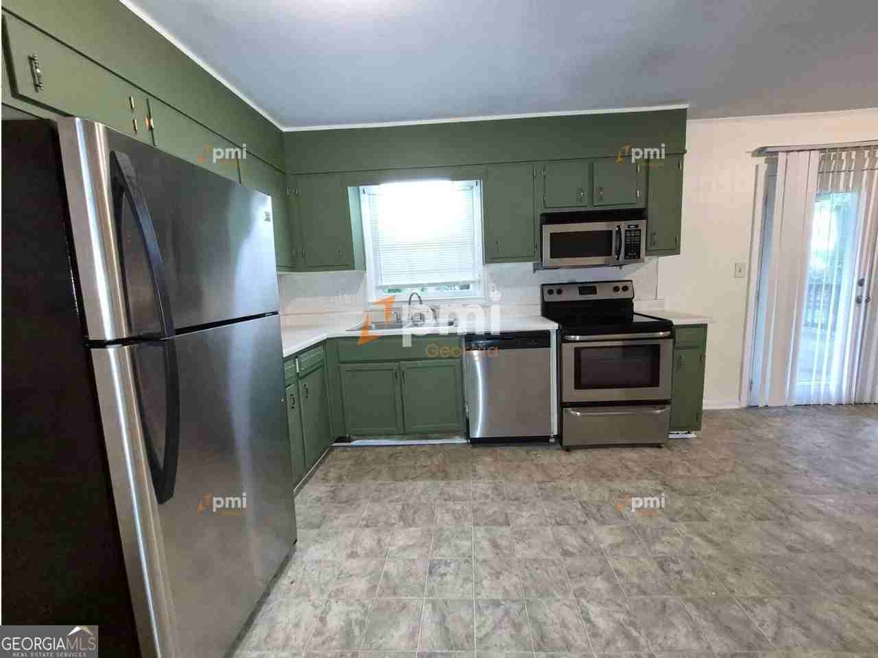 650 Jefferson Ave - Photo 3 of 17