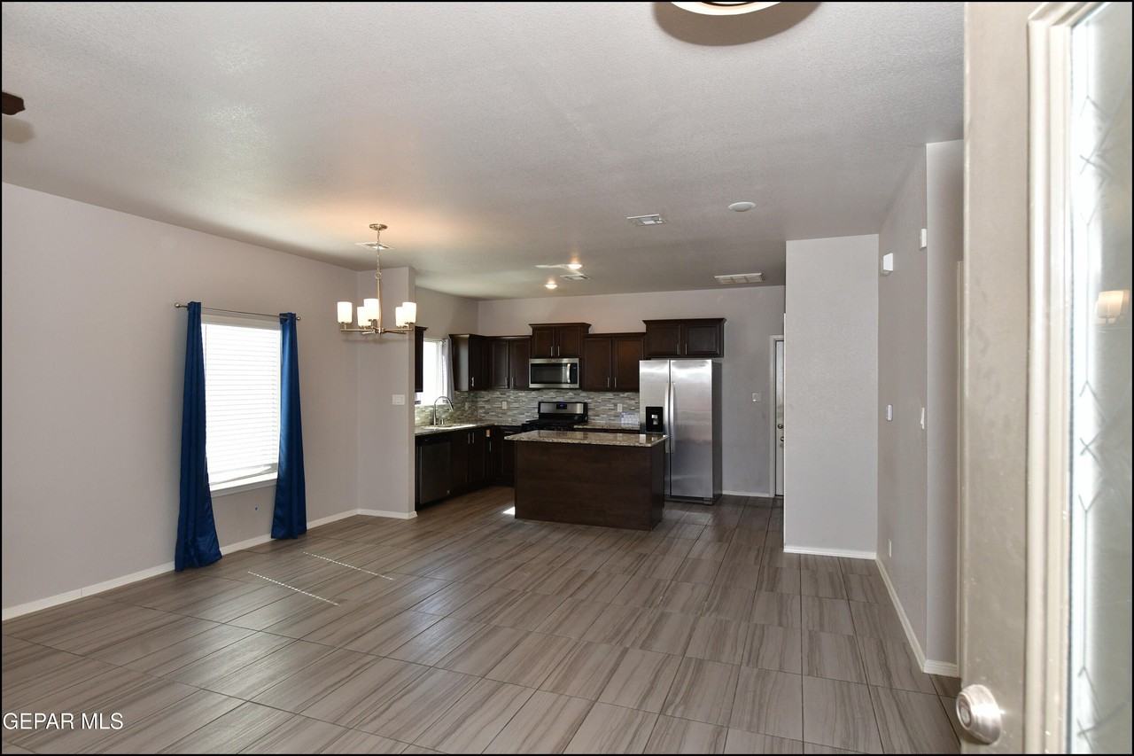 4825 Mark Avizo St - Photo 6 of 43