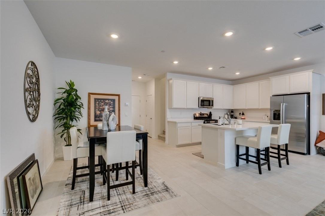1535 Maria Crossing Ave - Photo 4 of 34
