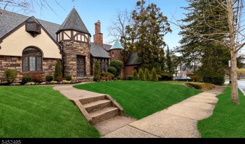 33 Johnson Ave - Photo 2 of 12
