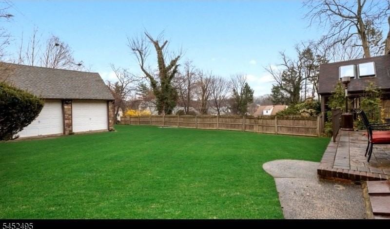 33 Johnson Ave - Photo 4 of 12