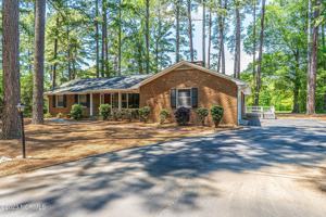 featured image of 4 Fairway Ln