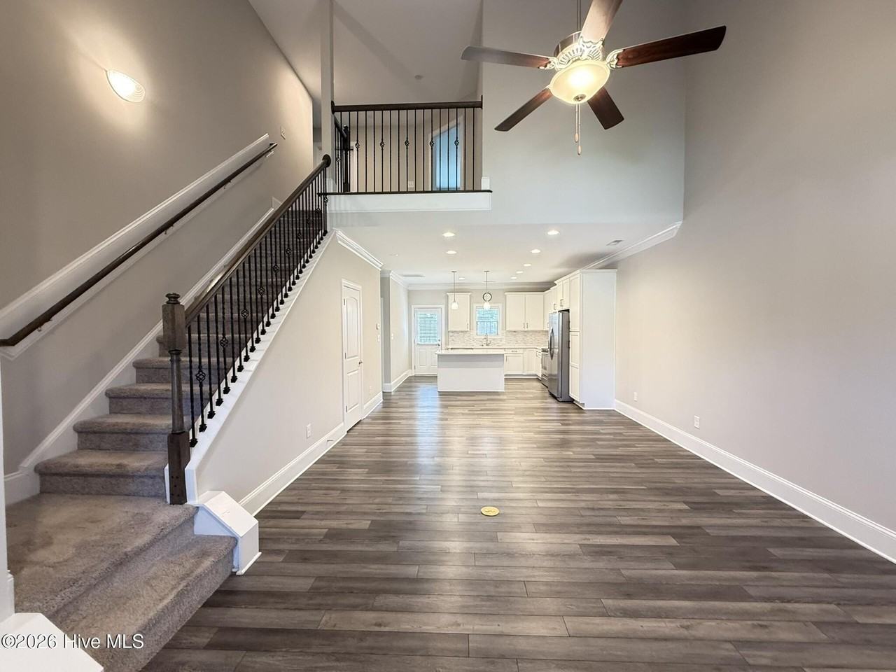 121 Lark Dr - Photo 4 of 42