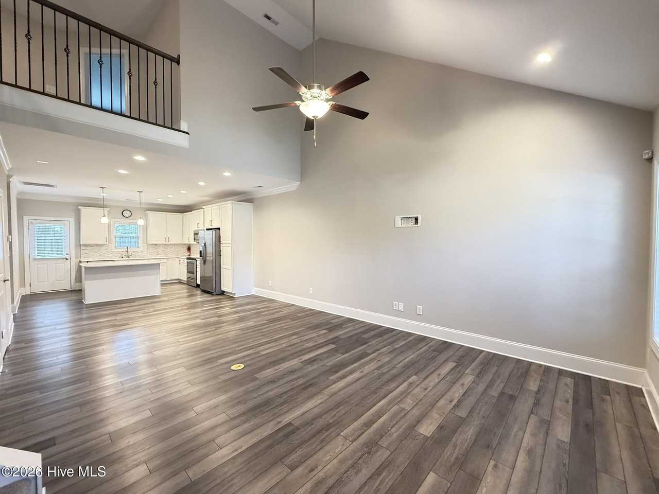 121 Lark Dr - Photo 5 of 42