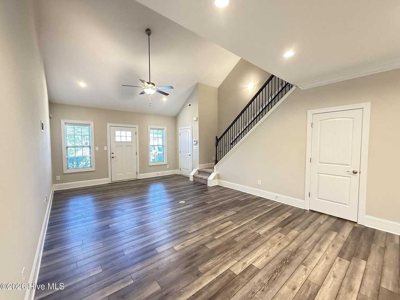 121 Lark Dr - Photo 6 of 42
