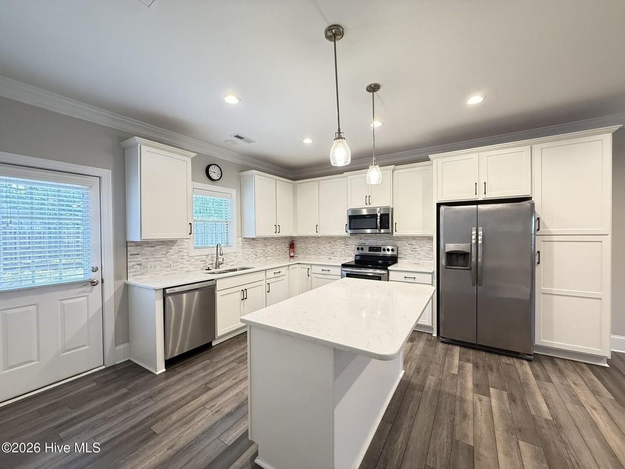 121 Lark Dr - Photo 7 of 42