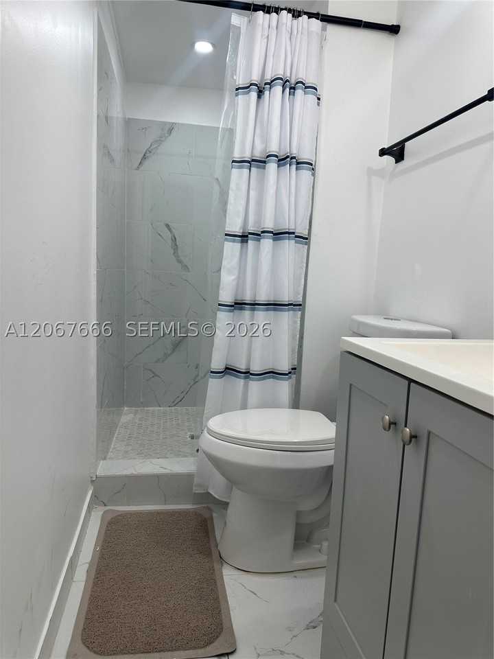1725 Nw 9th Ave - Photo 7 of 12