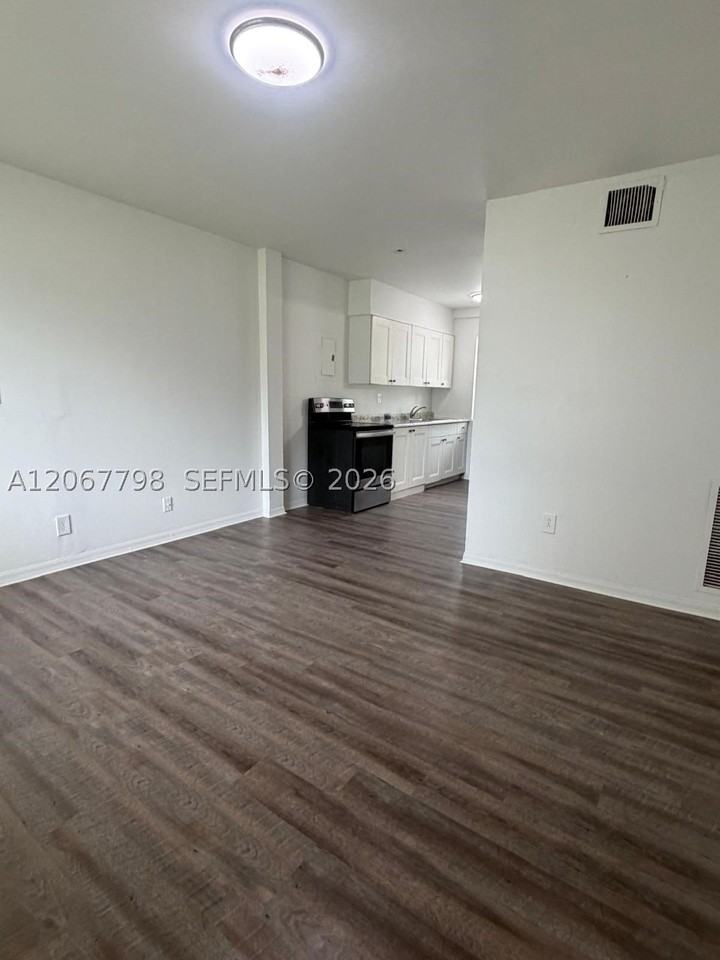 670 Ne 88th Ter #5 - Photo 4 of 12