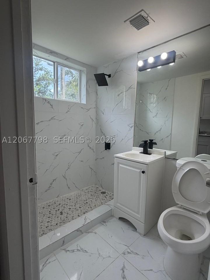 670 Ne 88th Ter #5 - Photo 7 of 12