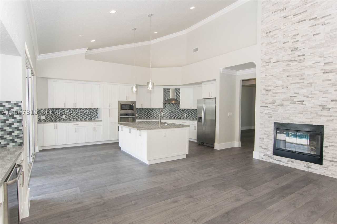3799 Lancewood Dr - Photo 7 of 37