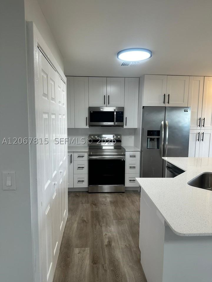 8962 Nw 40th St #8962 - Photo 3 of 17