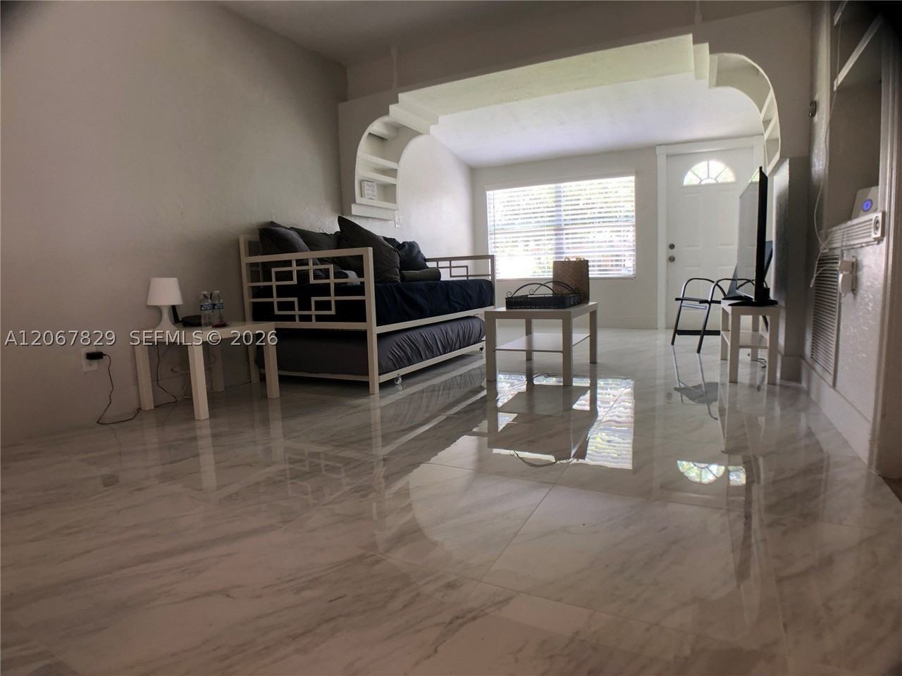 2111 Monroe Ter - Photo 4 of 30