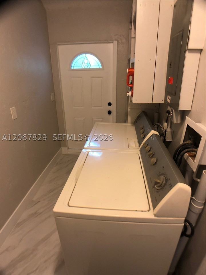2111 Monroe Ter - Photo 5 of 30