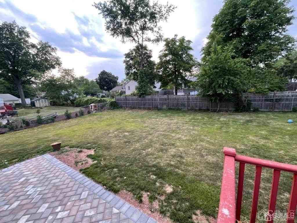 210 Runyon Ave - Photo 2 of 28