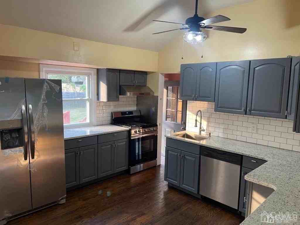 210 Runyon Ave - Photo 5 of 28