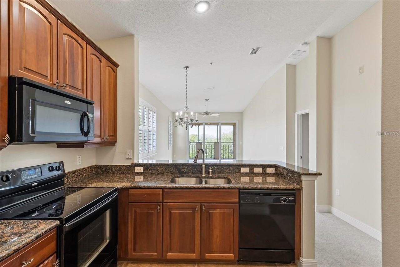 35 Riverview Bnd S #1841 - Photo 7 of 34