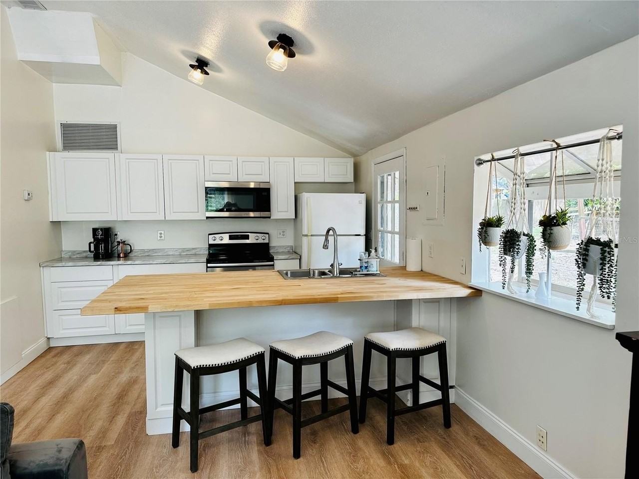 1222 E Crawford St #B - Photo 6 of 17