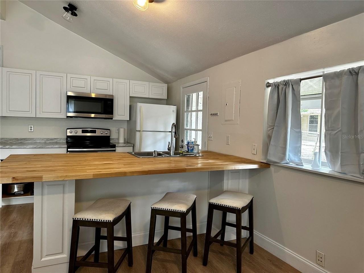 1222 E Crawford St #B - Photo 7 of 17