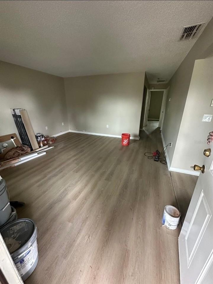 2407 Idlewild St - Photo 2 of 8