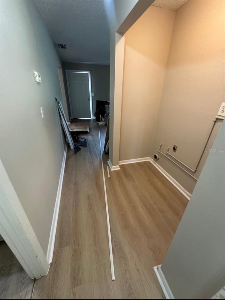 2407 Idlewild St - Photo 4 of 8