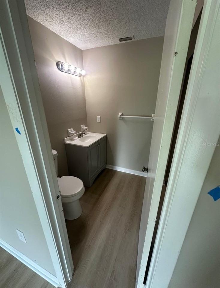 2407 Idlewild St - Photo 7 of 8