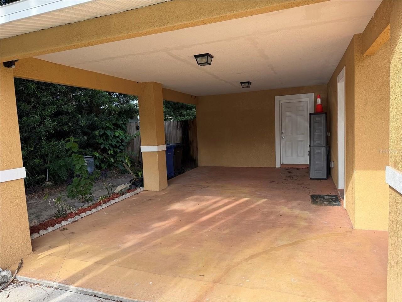 1131 Dogwood Ave - Photo 3 of 23