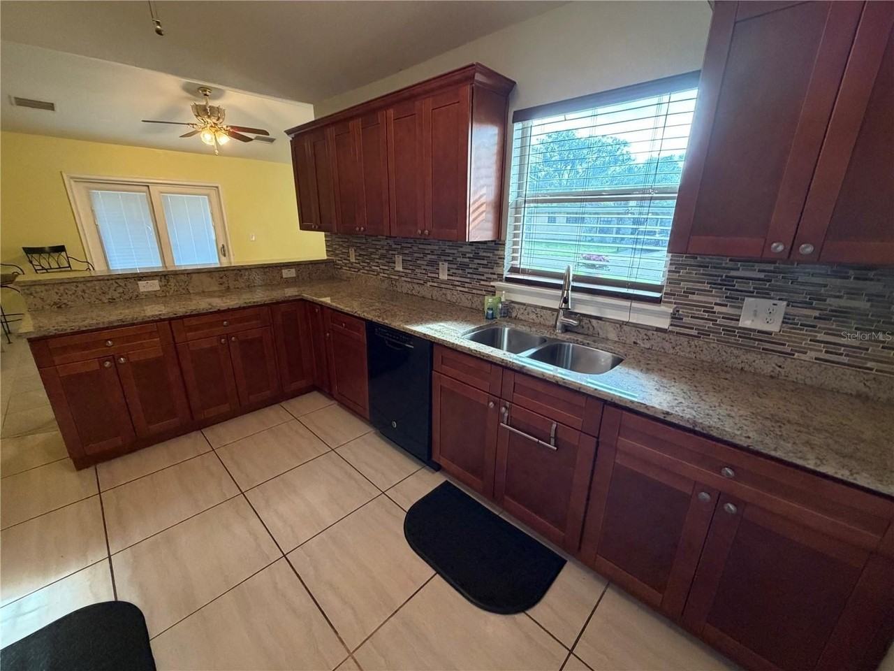 1131 Dogwood Ave - Photo 5 of 23