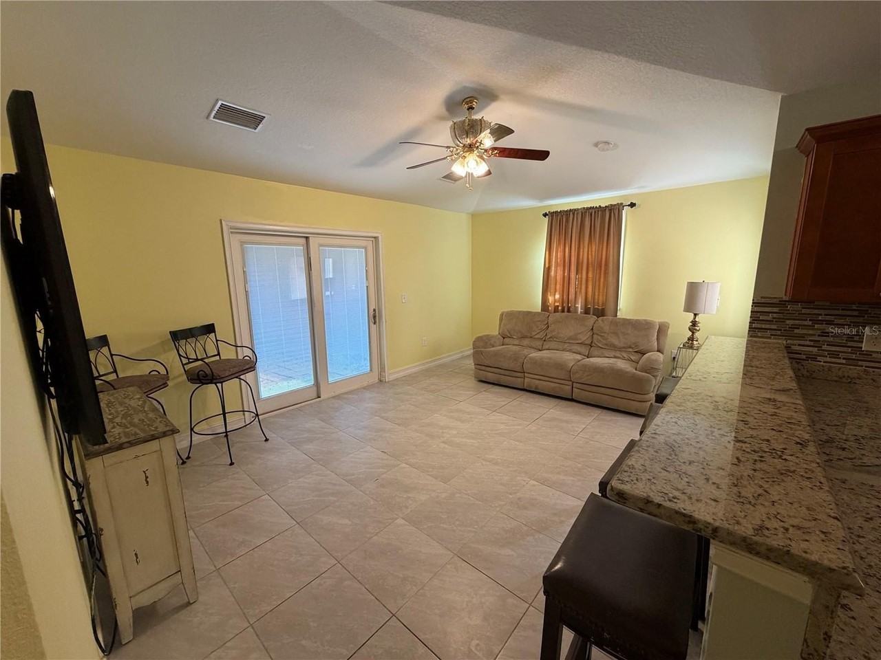 1131 Dogwood Ave - Photo 6 of 23