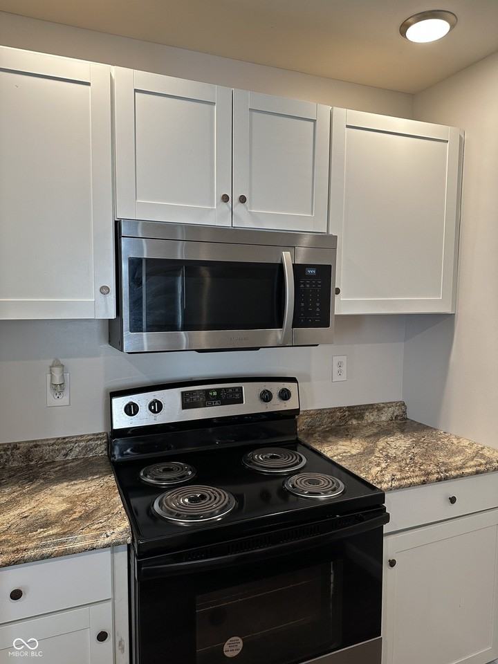 2921 N Dearborn St - Photo 6 of 17