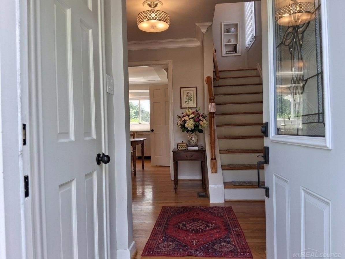 906 Putney St - Photo 2 of 16