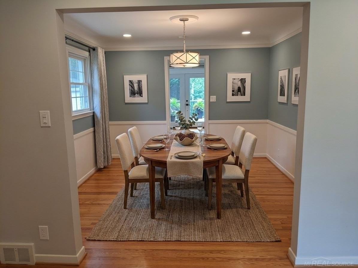 906 Putney St - Photo 5 of 16