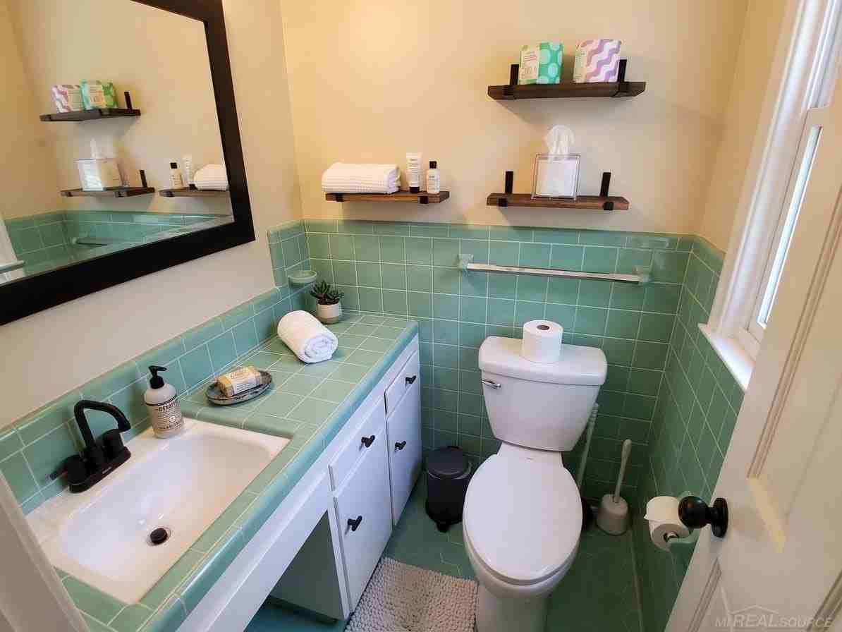 906 Putney St - Photo 7 of 16